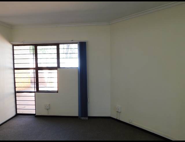 107M² OFFICE TO LET IN FERNDALE